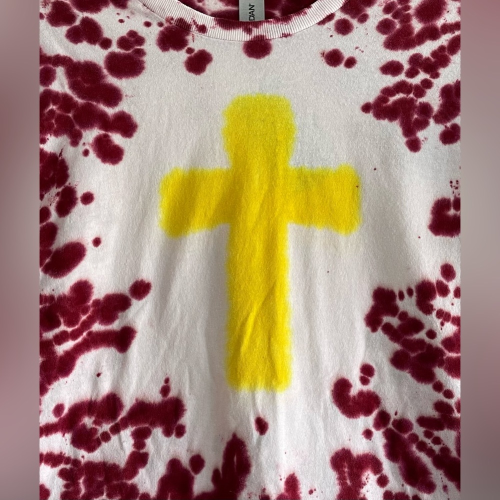 Custom Christian Cross Handmade Tie Dye Tee Shirt Size S Burgundy Red Yellow NWT - Picture 3 of 6